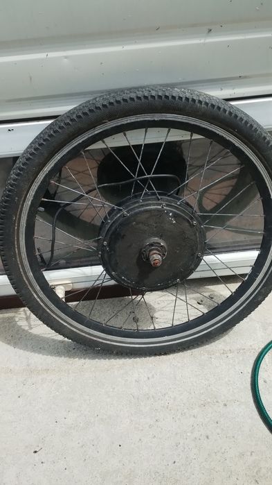 Vînd roti bicicleta fata , spate