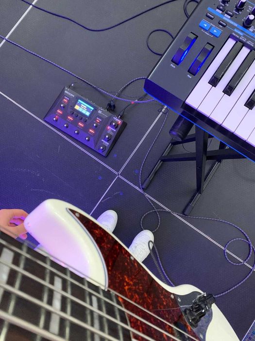 Zoom B6 Multi-efect pentru bas