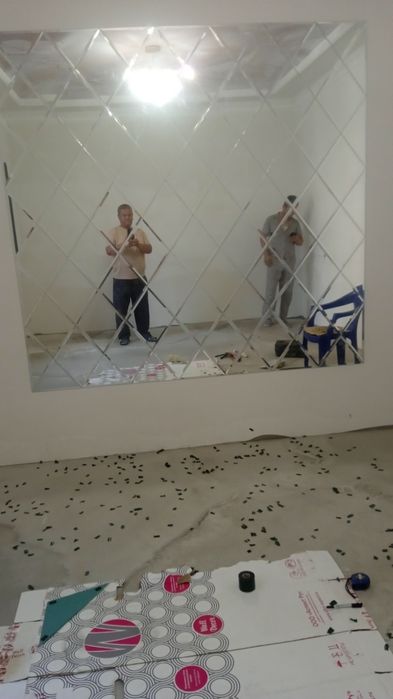 Dush kabina rombik oynalar perilla eshik rollarga oyna