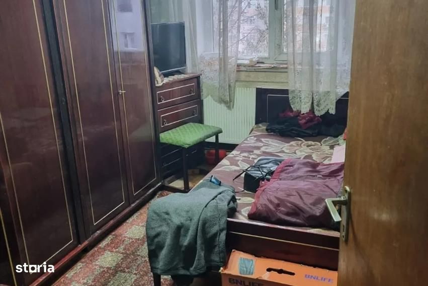 Apartament 4 camere de vanzare, Trivale