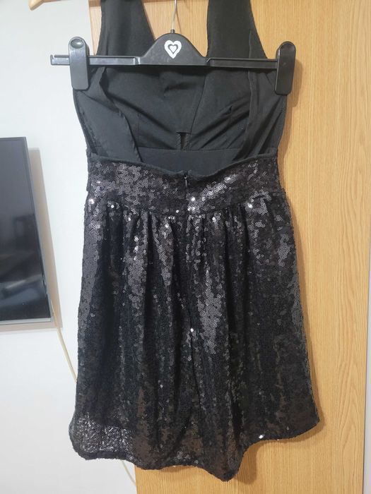 Rochie din paiete neagra, este WOW, cu spatele gol, marime XS