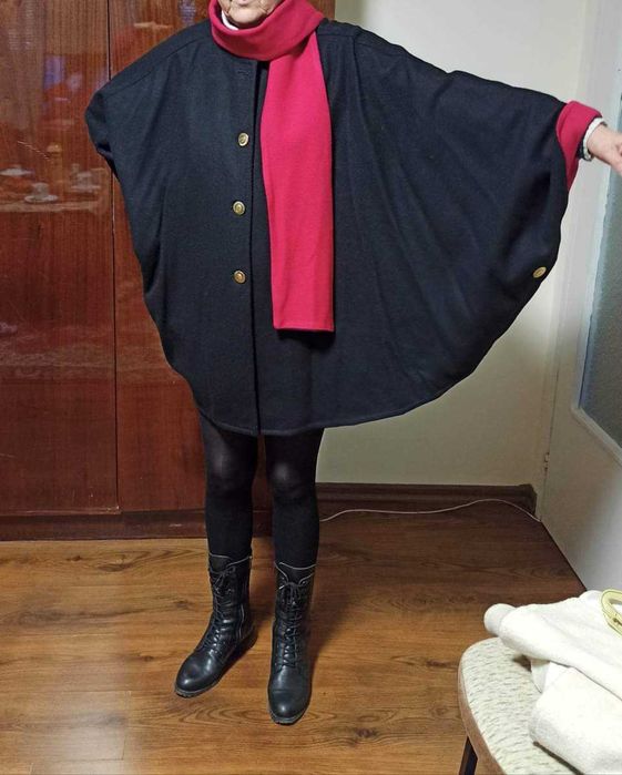 Ръчно направено вълнено пончо