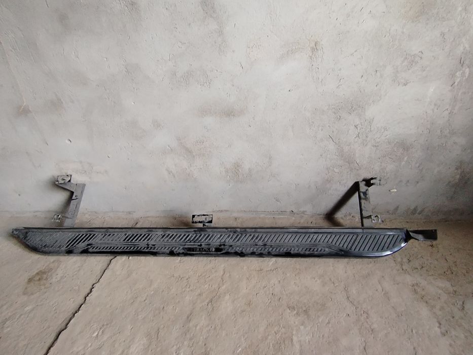 Продаётся Tracker 2 облицовка и порог