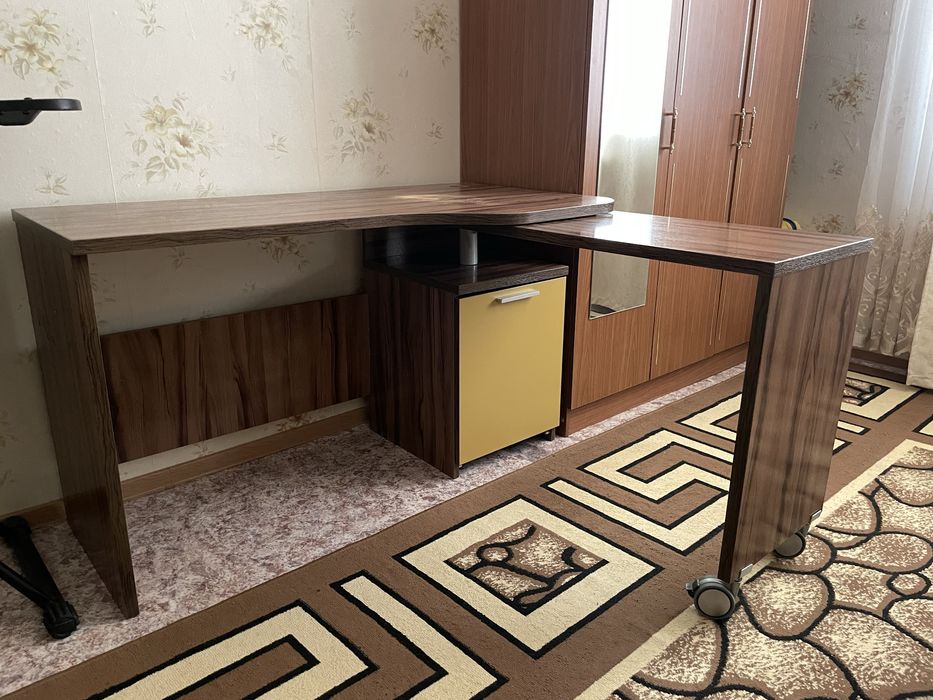 Стол универсал , угловой