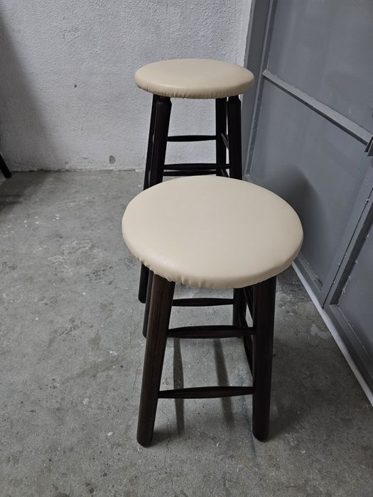 Чисто Нови Бар табуретки от Бук налични 200 бр.
Чисто Нови Бар табурет