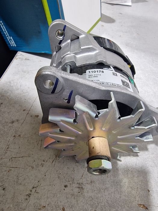 Alternator tractor Ford 4000. 12v original preț 650 lei tva inclus se