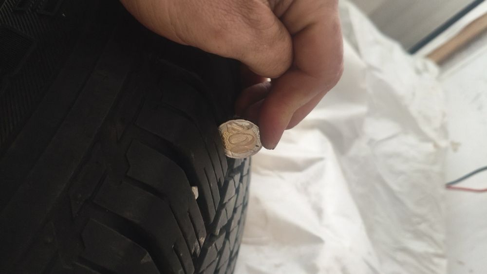 Bridgestone Dueler H/T 684II.
