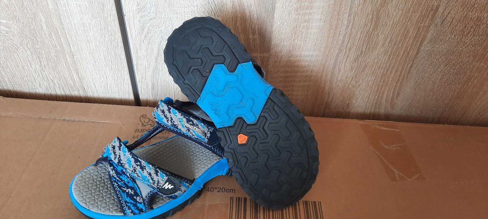 Sandale sport/ de drumeţie Quechua, marimea 32-33.