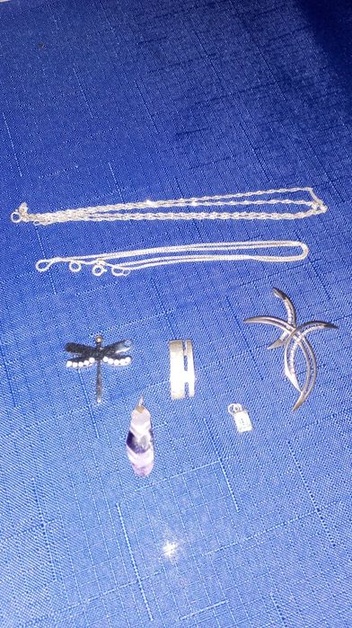 Сребърни бижута, малко носени, повече стояли в кутия.