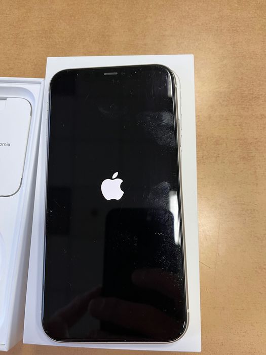 iPhone 11, 64GB, White