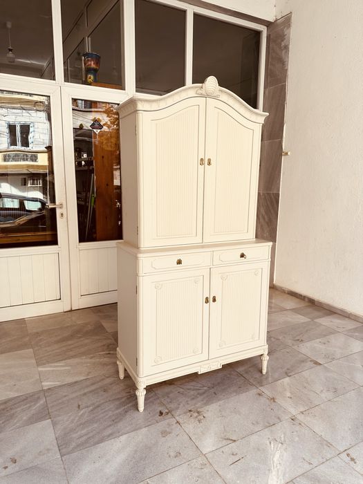 Шведски винтидж шкаф в стил Gustavian / Неокласицизъм