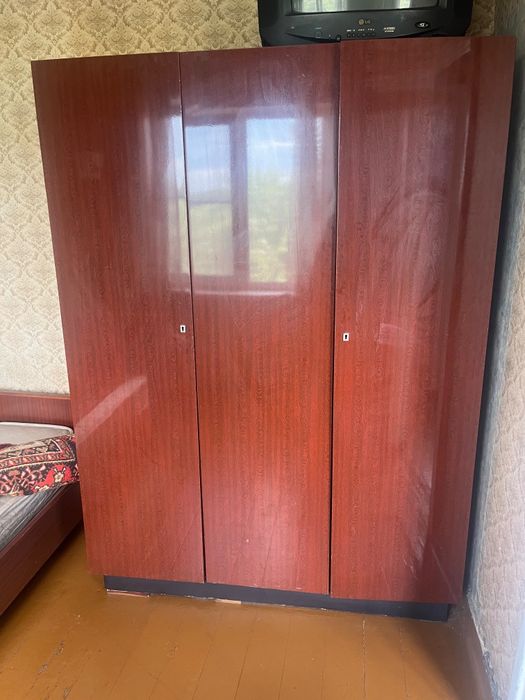 Продам кресла шкаф