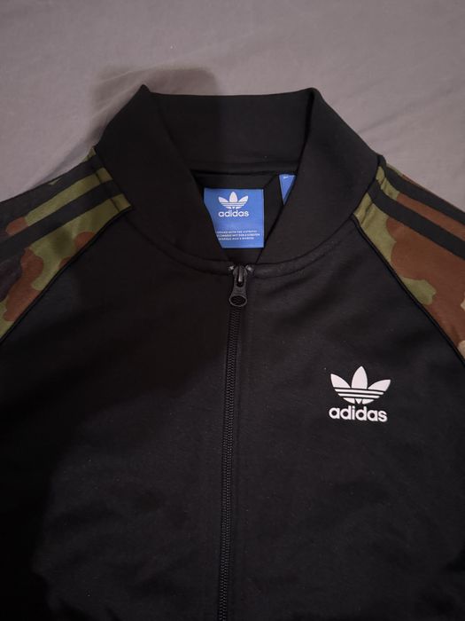 Adidas Originals черен суичър тип бомбър с ръкави в камофлаж