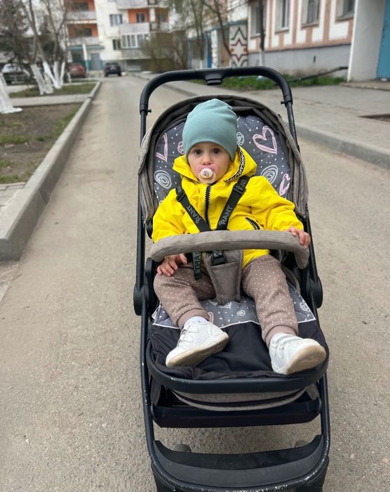 Продаётся стильная и функциональная коляска 2 в 1