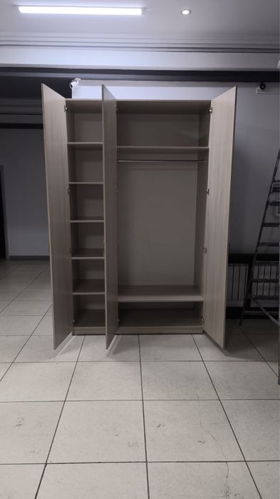 Продам два шкафа читать описание !