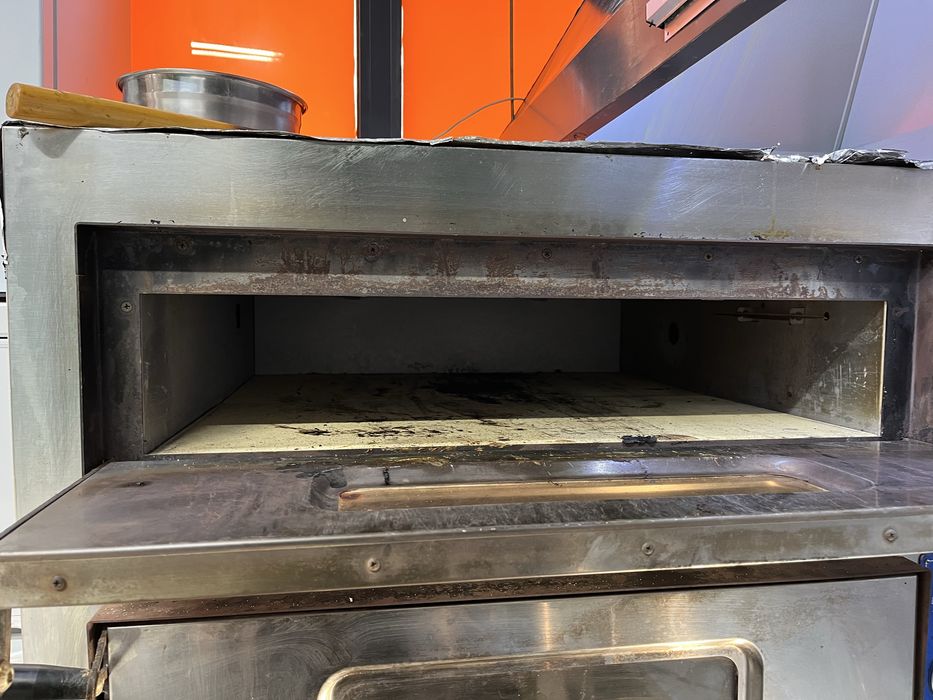 Продается пицца печь производитель Италия