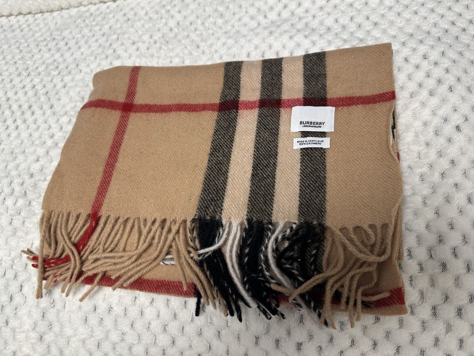 Eșarfă Burberry originală cu cutie noua