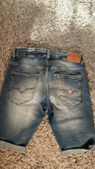 Blugi scurti Guess