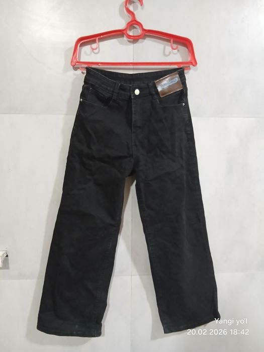 Qora jensi pochti yengi kiyilmagan