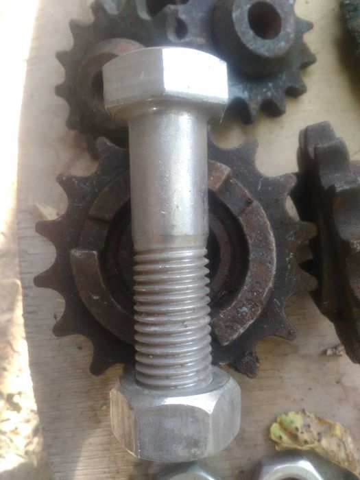 Нержавеющие болты с гайкой на 24 .