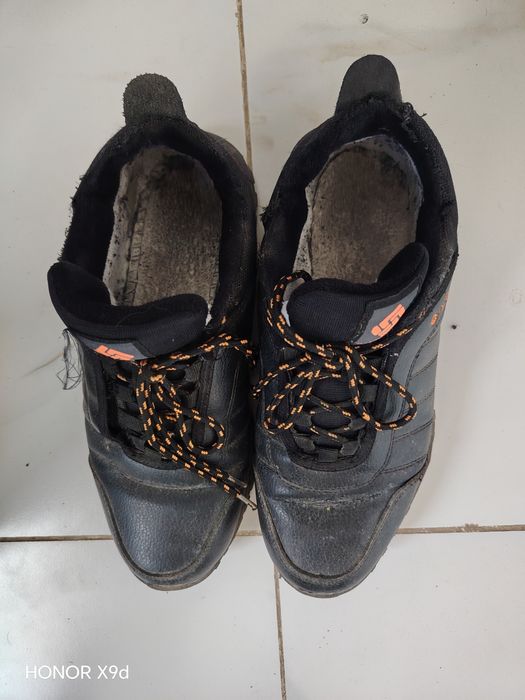 Жазғы және қысқы кроссовкалар