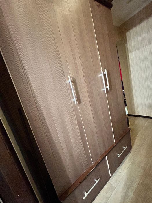 К продаже шкаф коричневый