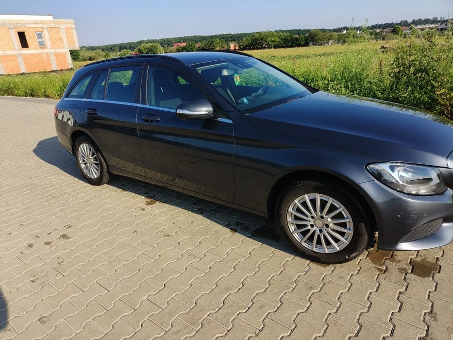 Mercedes C220 Bluetec schimb cu benzinar mai nou ofer diferența