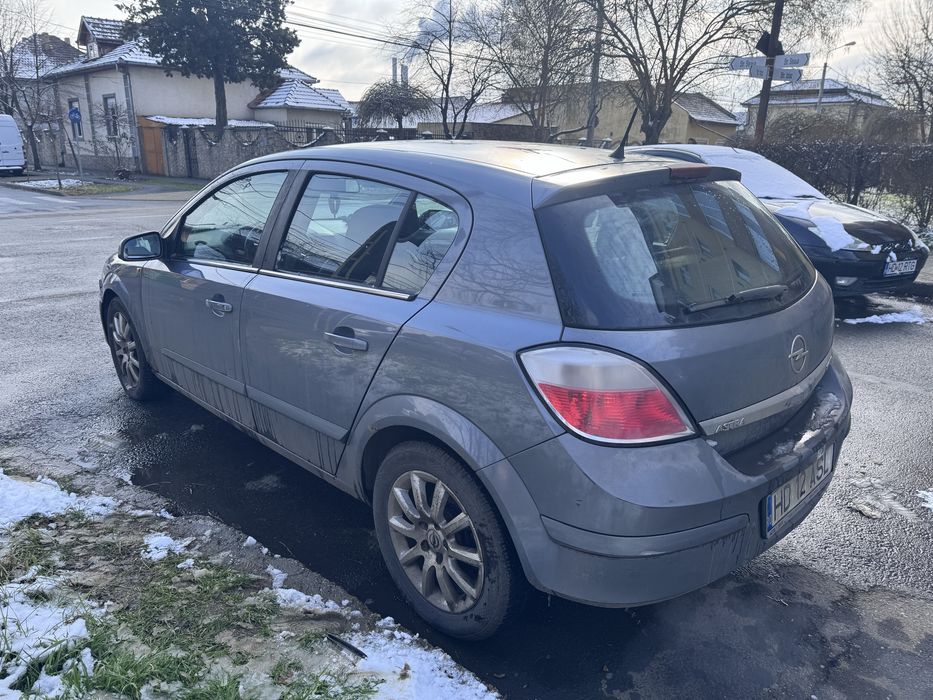 Opel Astra H , necesită reparatii