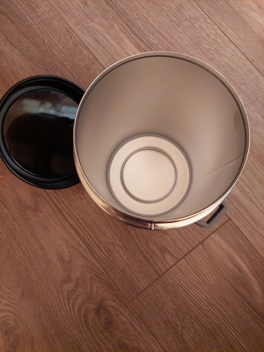 Продавам термос за запазване на течнос и храна.