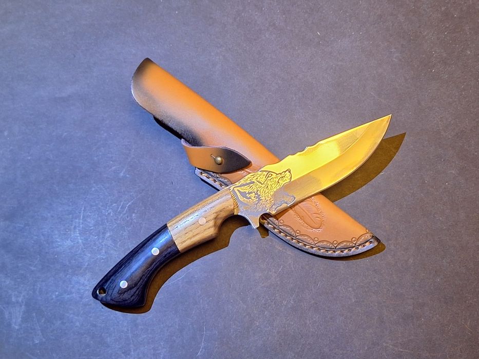 Ловен нож с кожена кания