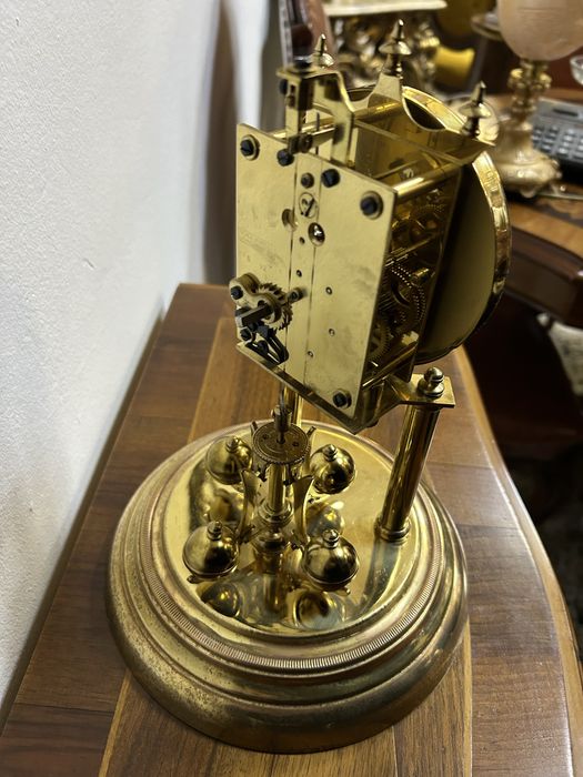 Ceas cu pendul de torsiune