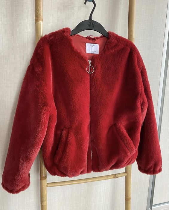 Червено яке с косъм Bershka