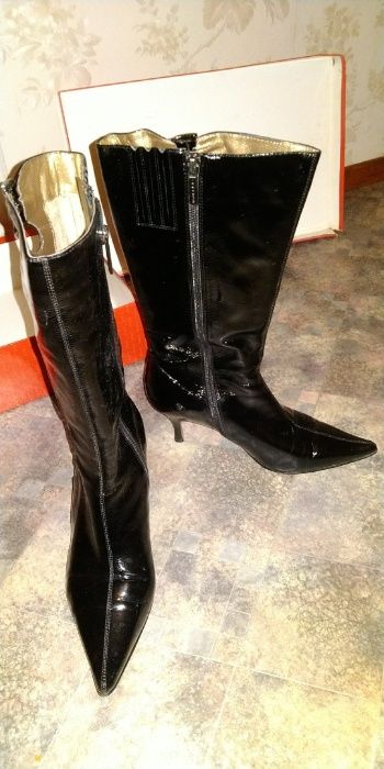 Полусапожки Кожаные лаковые р. 39