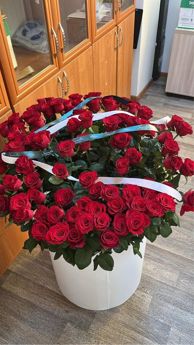 Букет цветов в коробке.