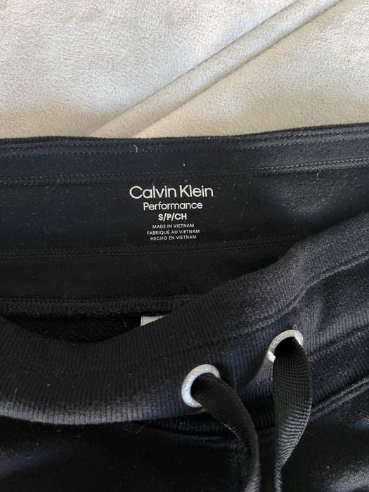Продам женское трико Calvin Klein