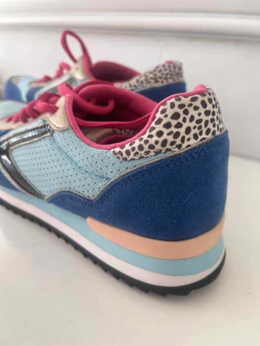 Продам кроссовки  новые оригинал Германия