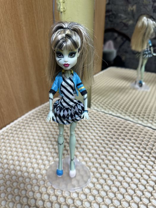 Продам  куклу монстр  хай!