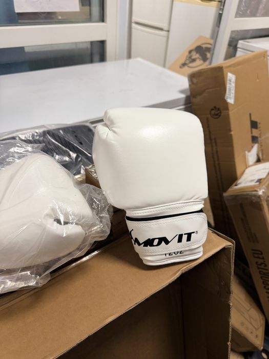 Manusi de box noi profi pret 150 lei perechea marimea 8 oz si 12 oz