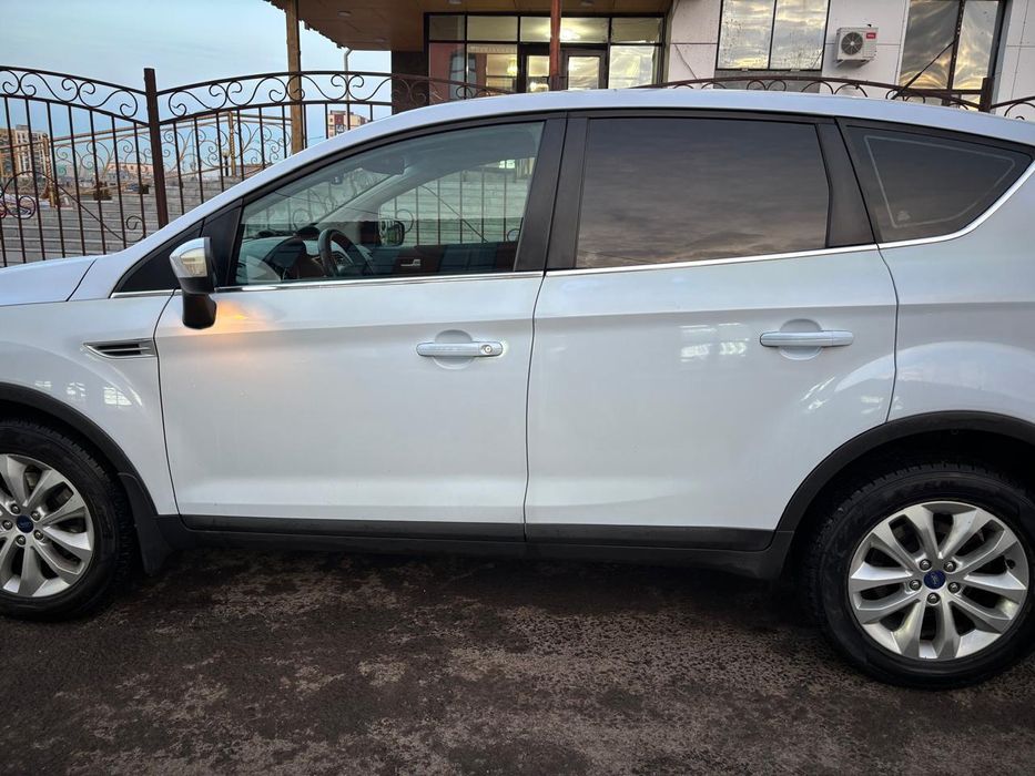 Продам ford kuga 2012