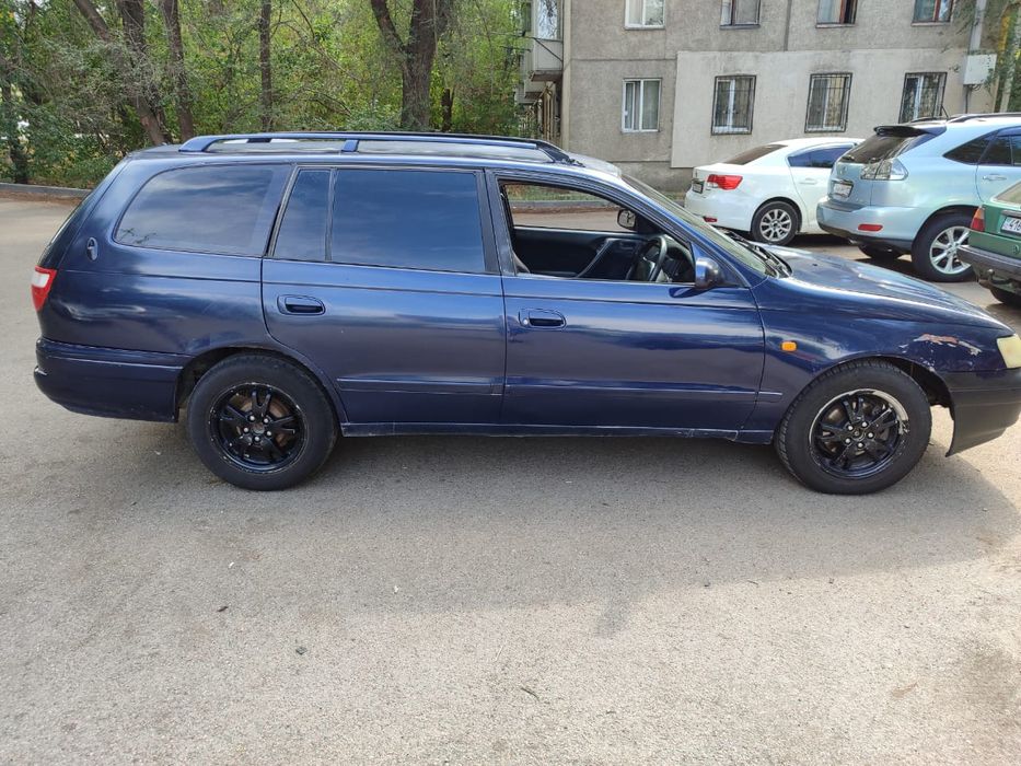 Продам машину caldina 1995года