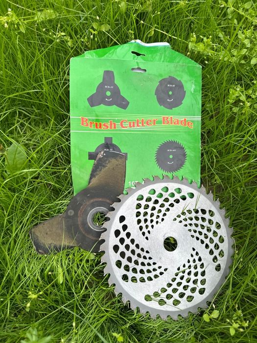 Газонокосилка на бензине