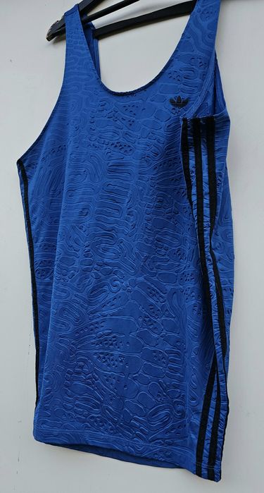 Adidas оригинална дамска рокля М размер