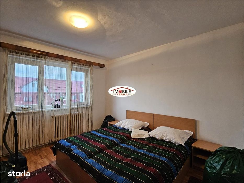Apartament 3 camere decomandat cu pivnita de vanzare in Vasile Aaron