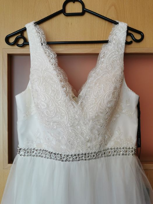 Нова булчинска рокля Unique