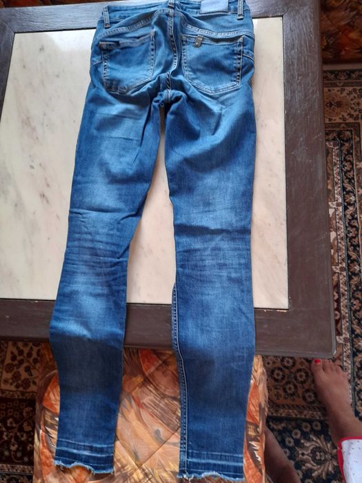 Продавам дамски дънки