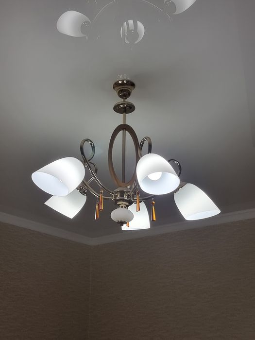 Срочно!!! Срочно!!! Продам люстру 5 рожковую