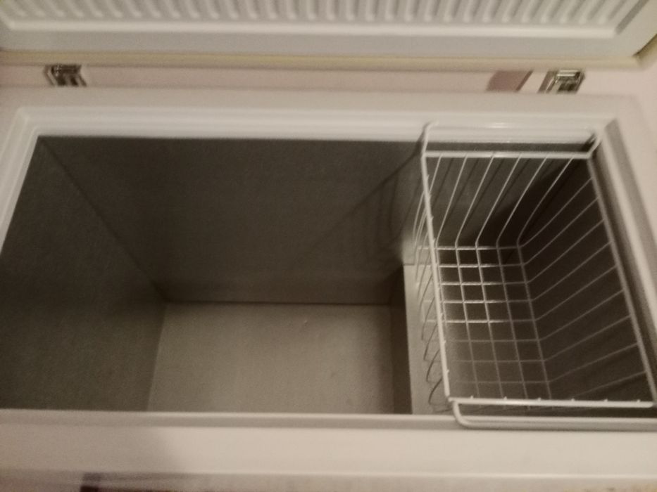 Продам морозильник