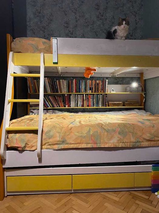 Двуетажно/триет. италианско  легло, подарък 2 матрака - намалено