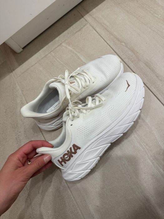 Маратонки Hoka Arahi 7