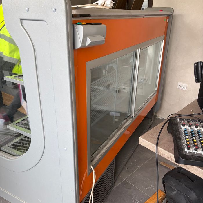 Хладилна витрина